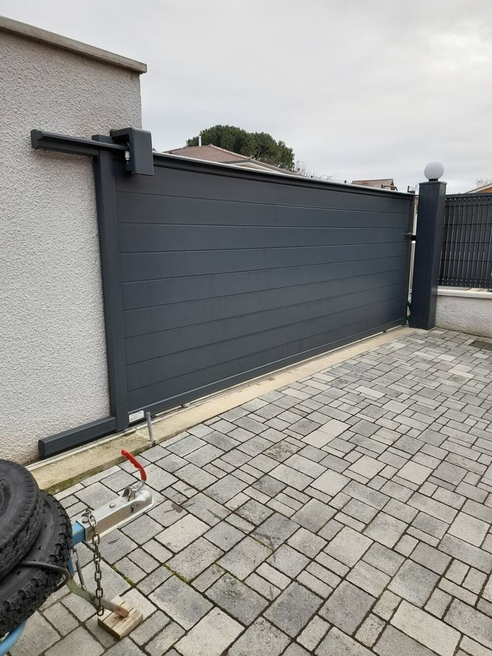 Portail en aluminium et pilier aluminium Bricolage