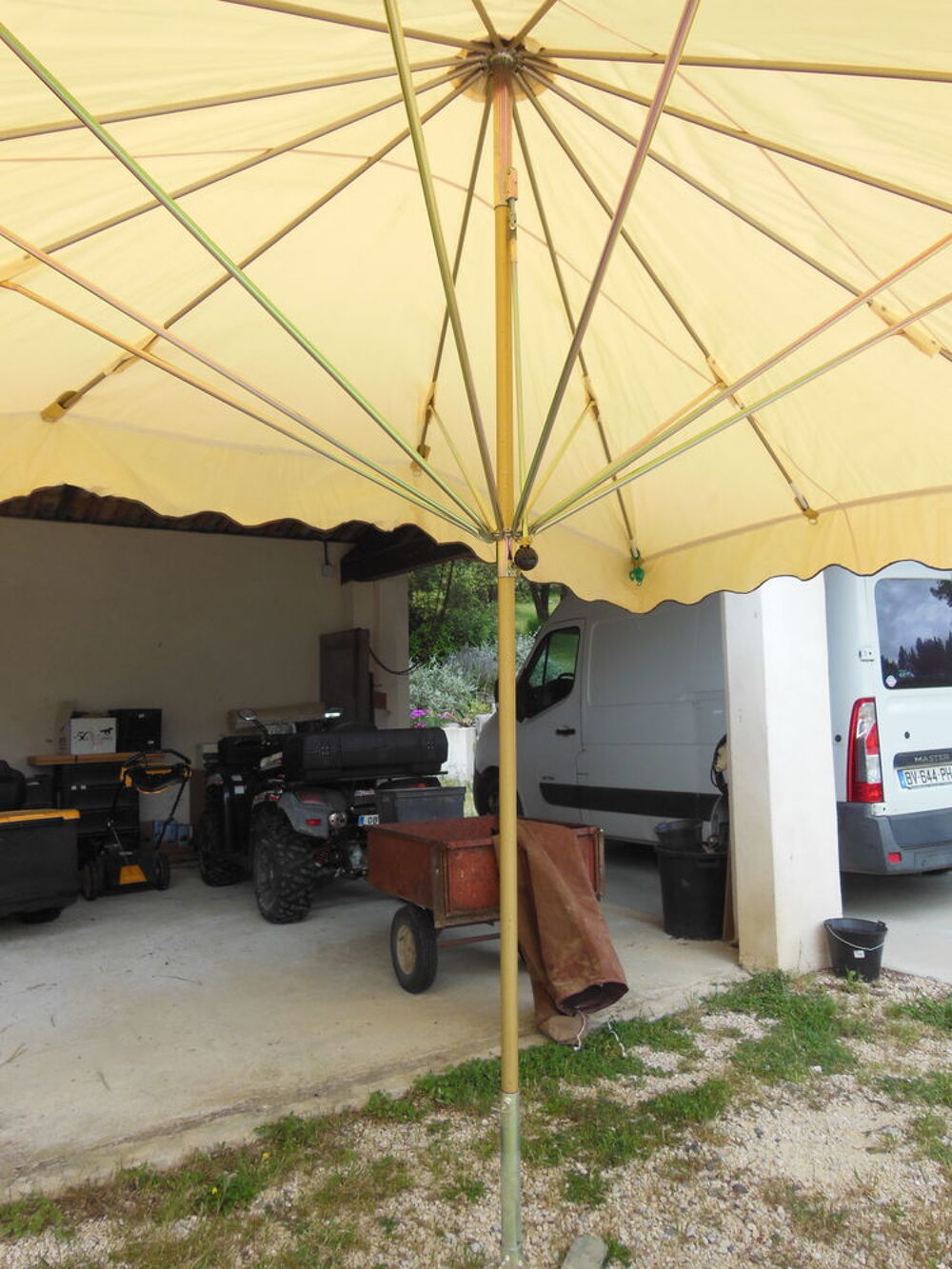 PARASOL DE MARCHE ETAT NEUF BEIGE Jardin
