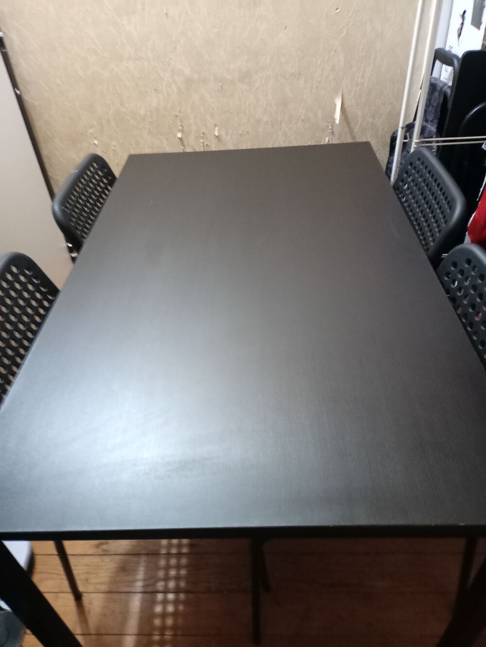Table et ses 4 chaises Meubles
