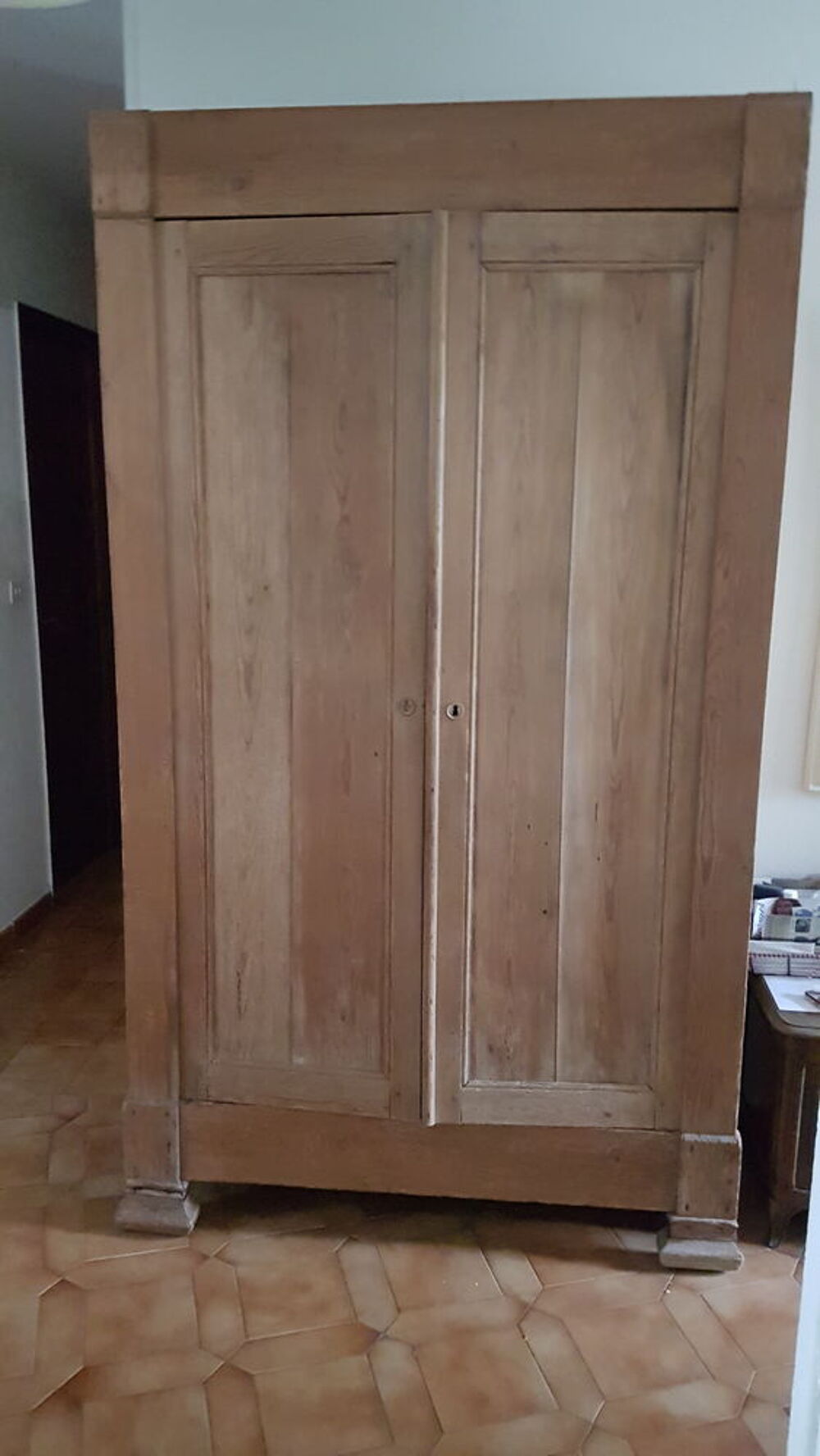 Armoire en pin Meubles