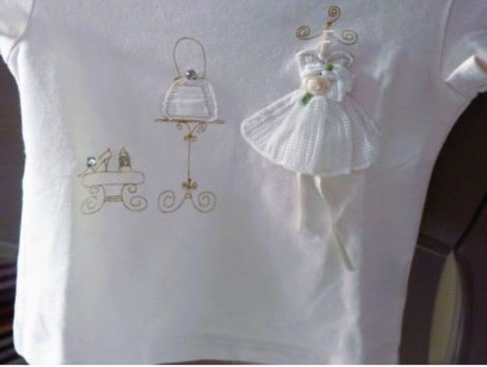 T-shirt Fille 2 ans Floriane ceremonie &eacute;cru et or strass TBE Vêtements enfants