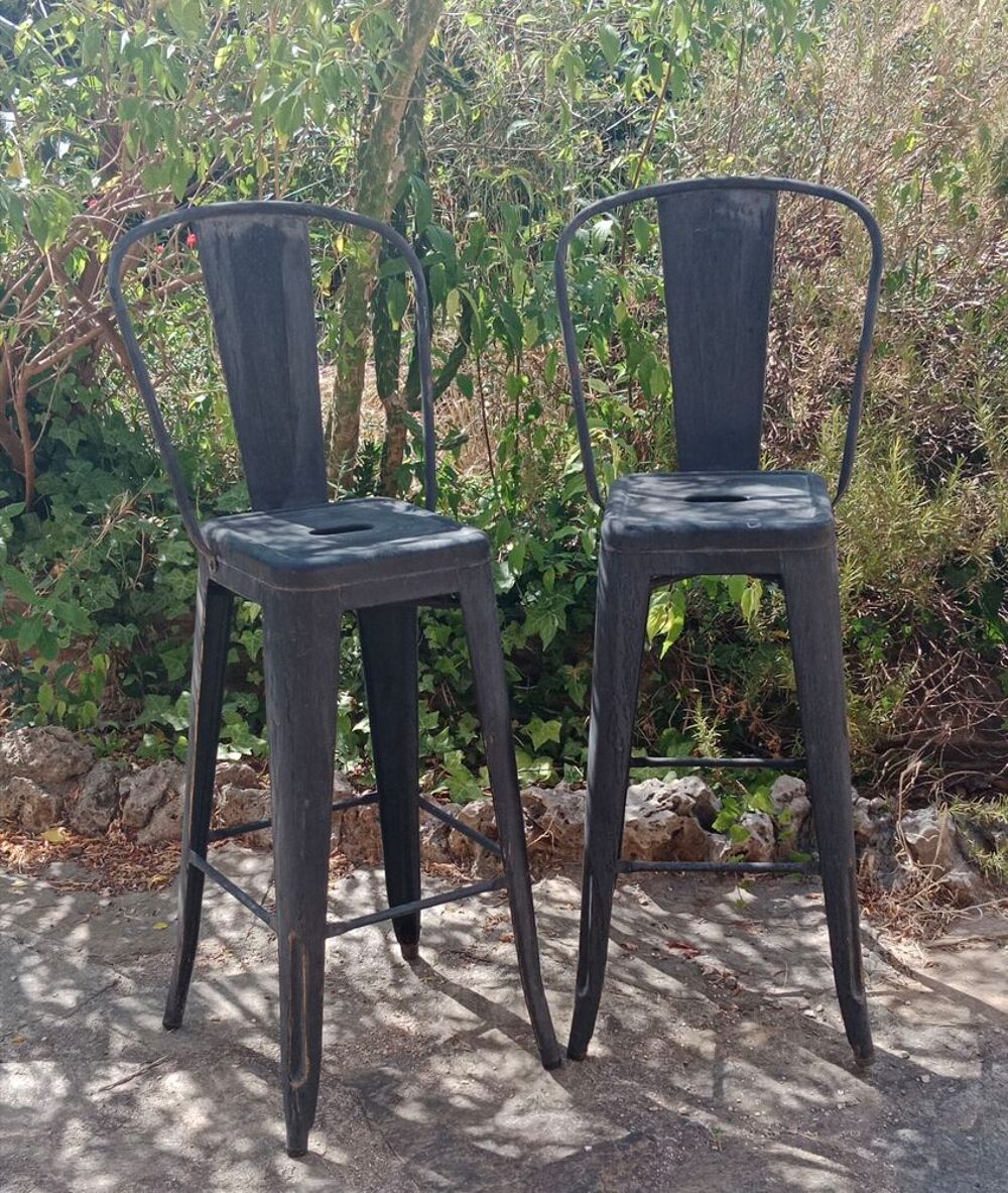 Chaises-tabourets de bar ou de terrasse. Meubles