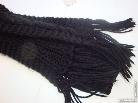 Echarpe en laine noire 4 Nimes (30)