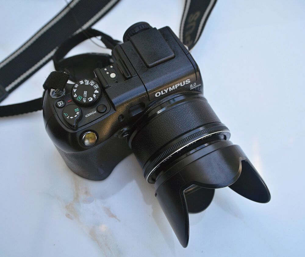 Olympus Camedia C 8080 - num&eacute;rique vintage Photos/Video/TV
