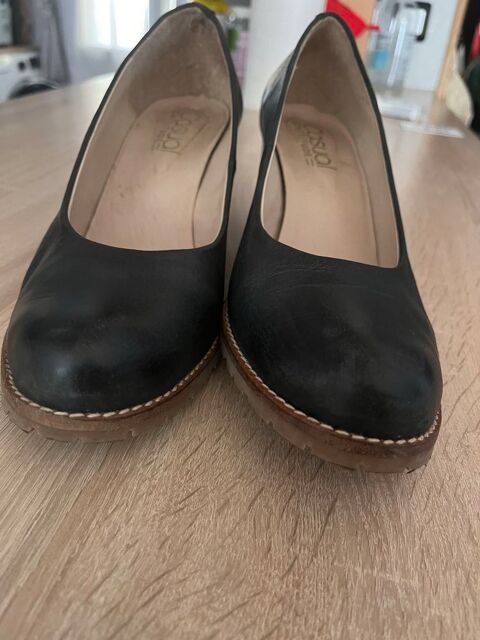 ESCARPINS taille 41 35 Saint-�gr�ve (38)