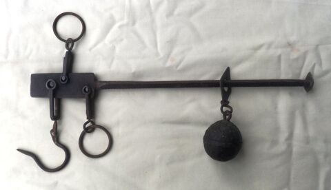 Très ancienne balance Romaine 
Objet collector du 20ème 22 Castries (34)