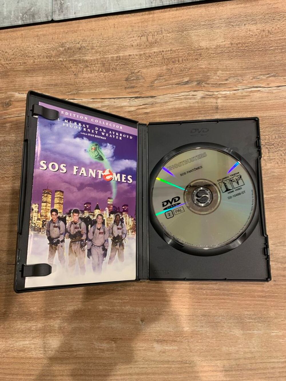 DVD collector &Acirc;\'&Acirc;\' SOS fant&ocirc;mes &Acirc;\'&Acirc;\' DVD et blu-ray