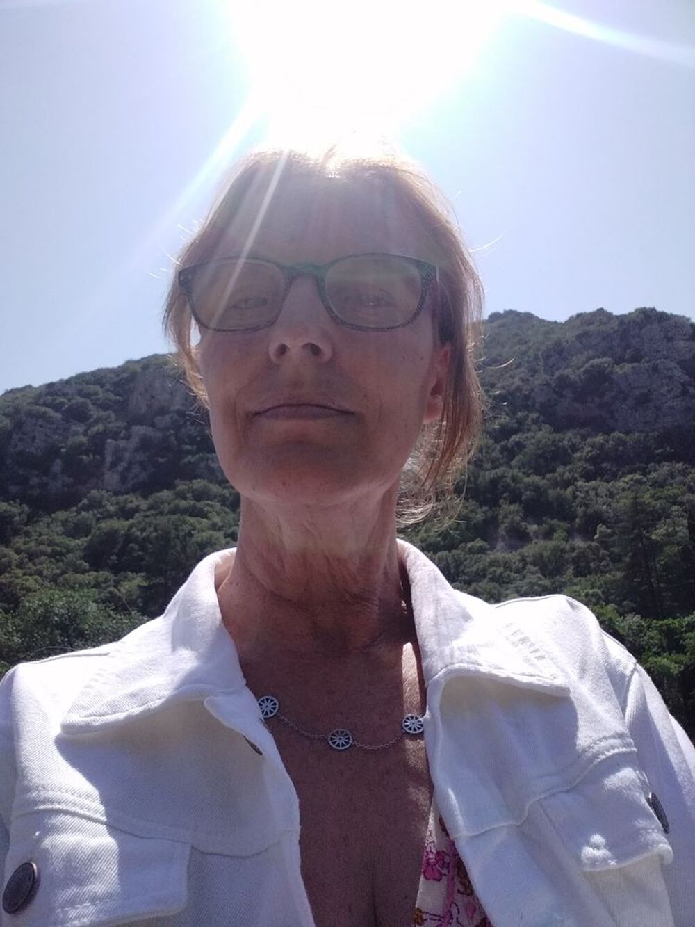   DAME DE COMPAGNIE 