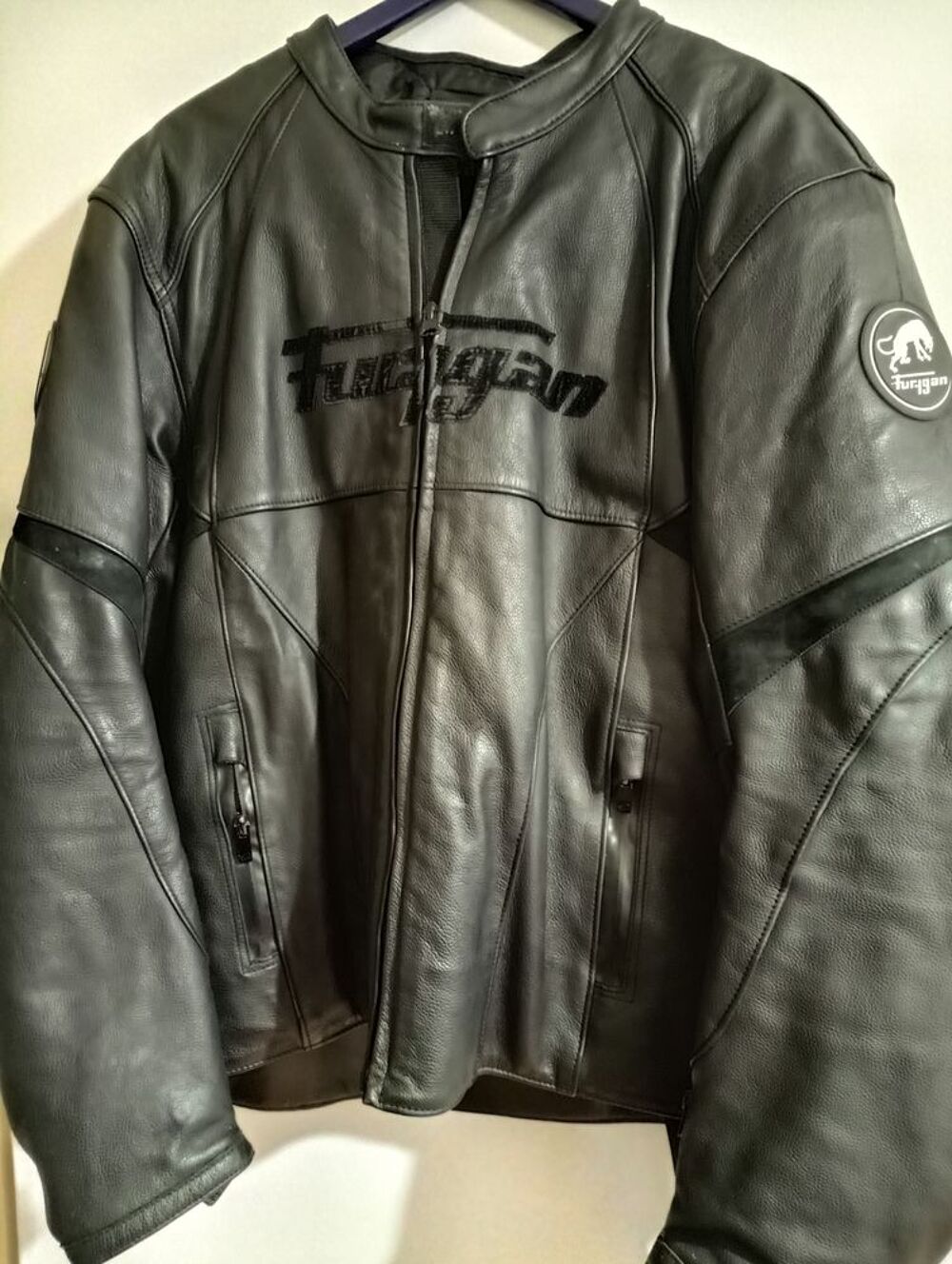Blouson en cuir homme Furigane 
Grande marque de blouson.. Vêtements