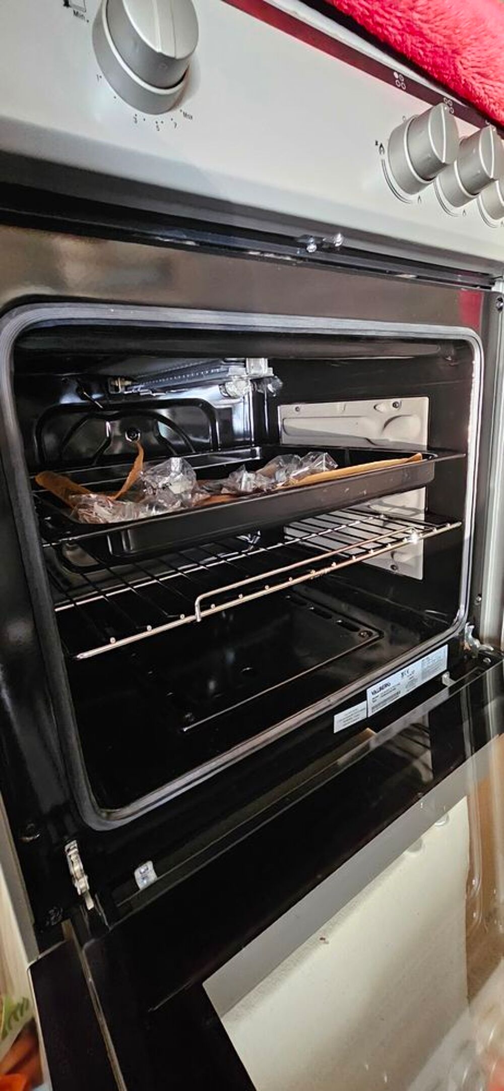 Cuisini&egrave;re gaz VALBERG GC 60 4CC S 701T Noir et Aluminium Electroménager