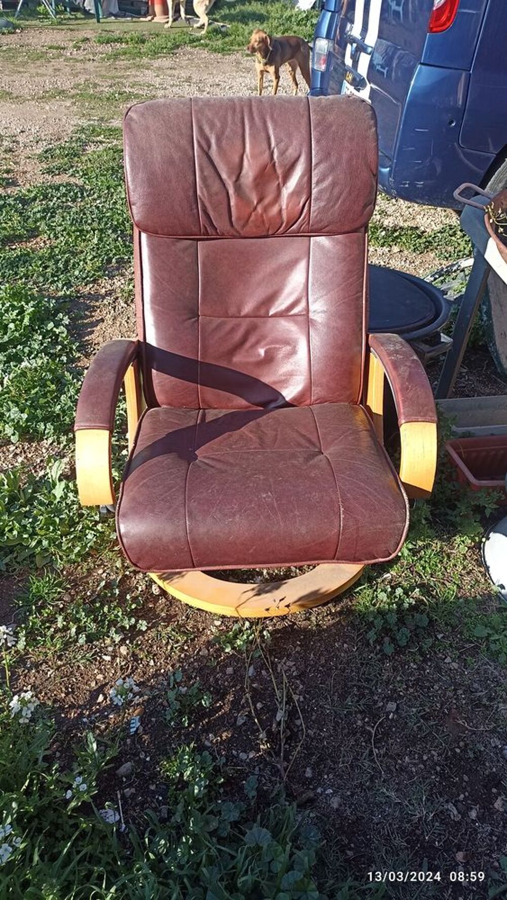 Donne fauteuil confortable et son repose pied Meubles