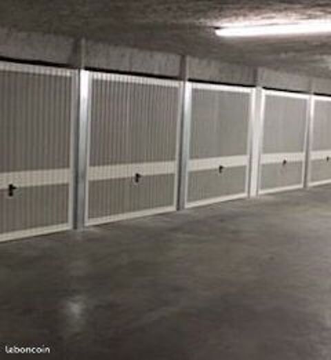  Parking / Garage  louer 4 m