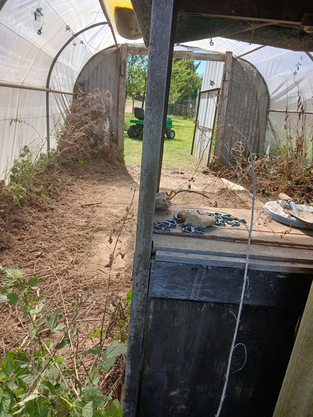 Serre tr&egrave;s solide ou garage de 21 M&egrave;tres carr&eacute; Jardin