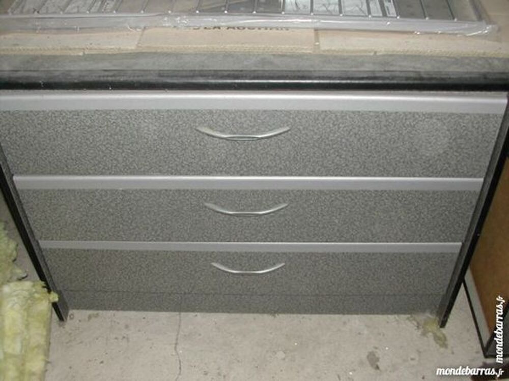 Lit 2 personnes 140 x 190 cm + commode + 2 chevets Meubles
