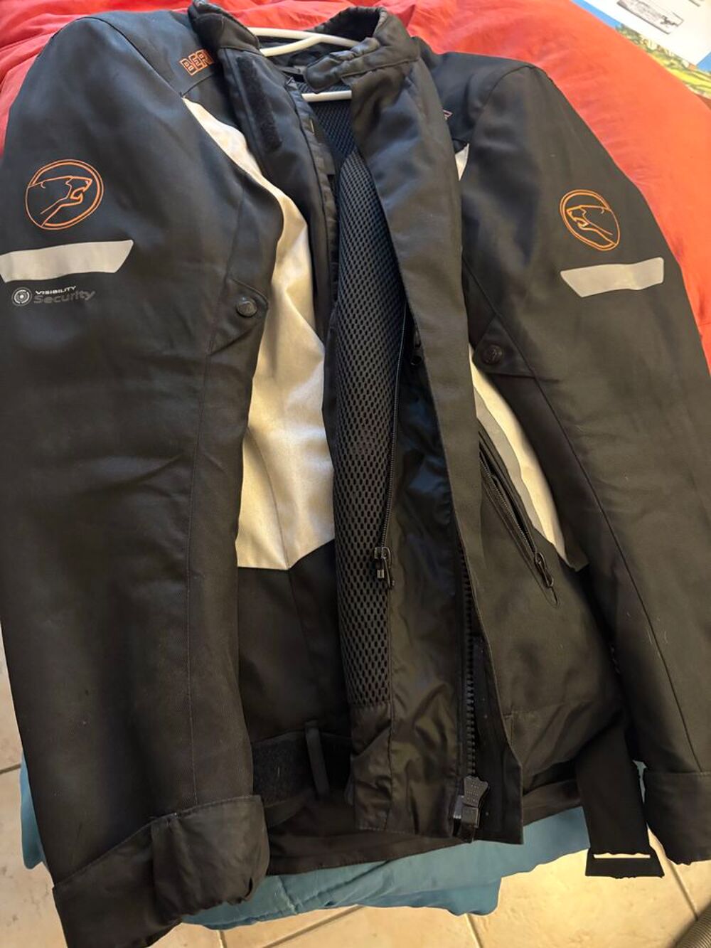 vestes motos tr&egrave;s bon &eacute;tat &agrave; un prix tr&egrave;s attractif Sports