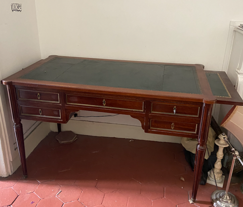 Grand bureau du 19eme plat style Louis XVI
300 Paris 6 (75)