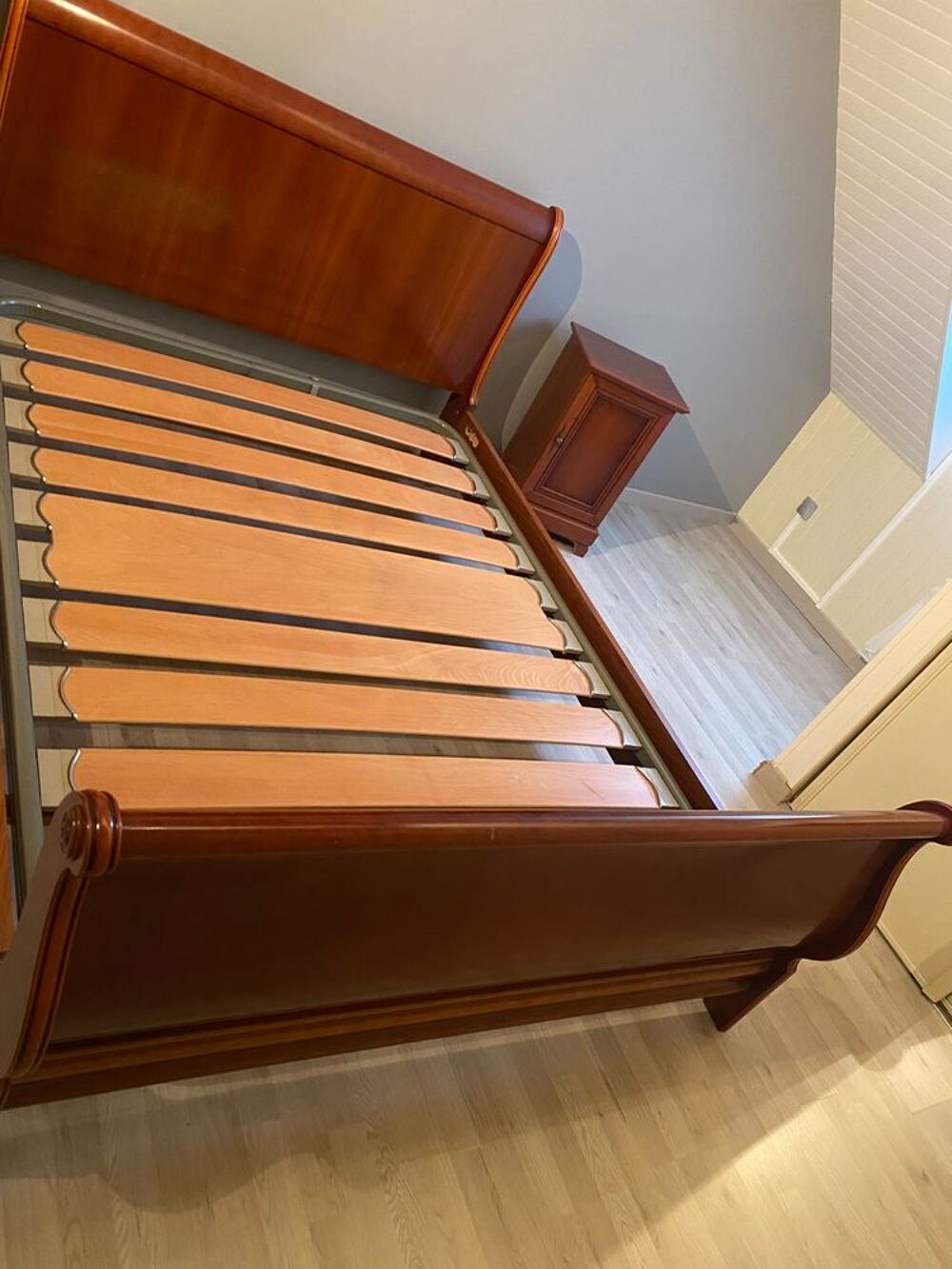 Lit 140x190 chevet en meurisier /sommier multiplex &eacute;peda Meubles