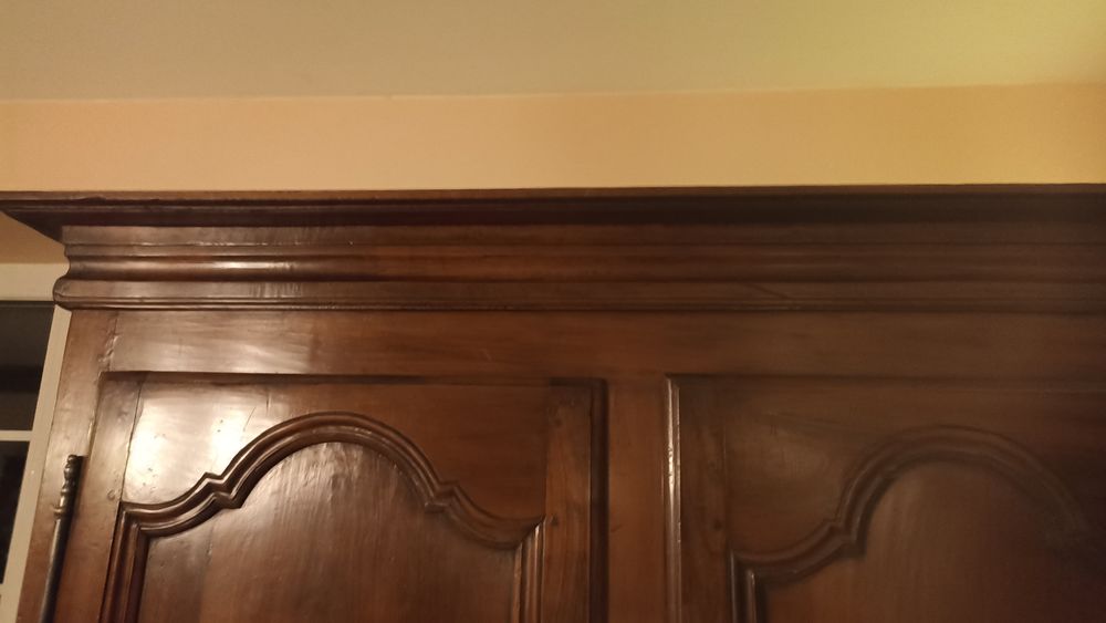 Grande armoire deux portes merisier et placage ormeaux Meubles