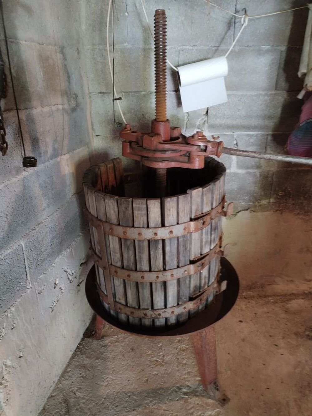 Mat&eacute;riel complet pour faire le vin Jardin