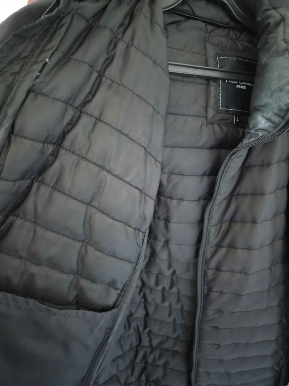 Veste noire sans capuche matelassee 44
Doudoune marron neuv
Vêtements