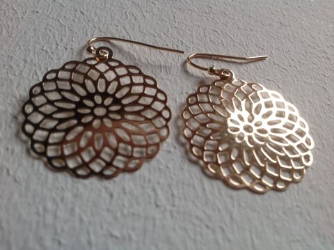 BOUCLES OREILLES DORE ROSACE 2,8 cm Envoi Possible
2 Trgunc (29)