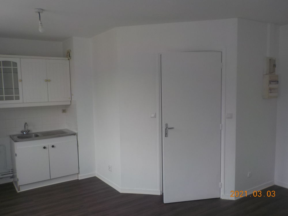 Location Appartement studio 23 m2 plein sud, calme et avec place de parking Le chambon-feugerolles