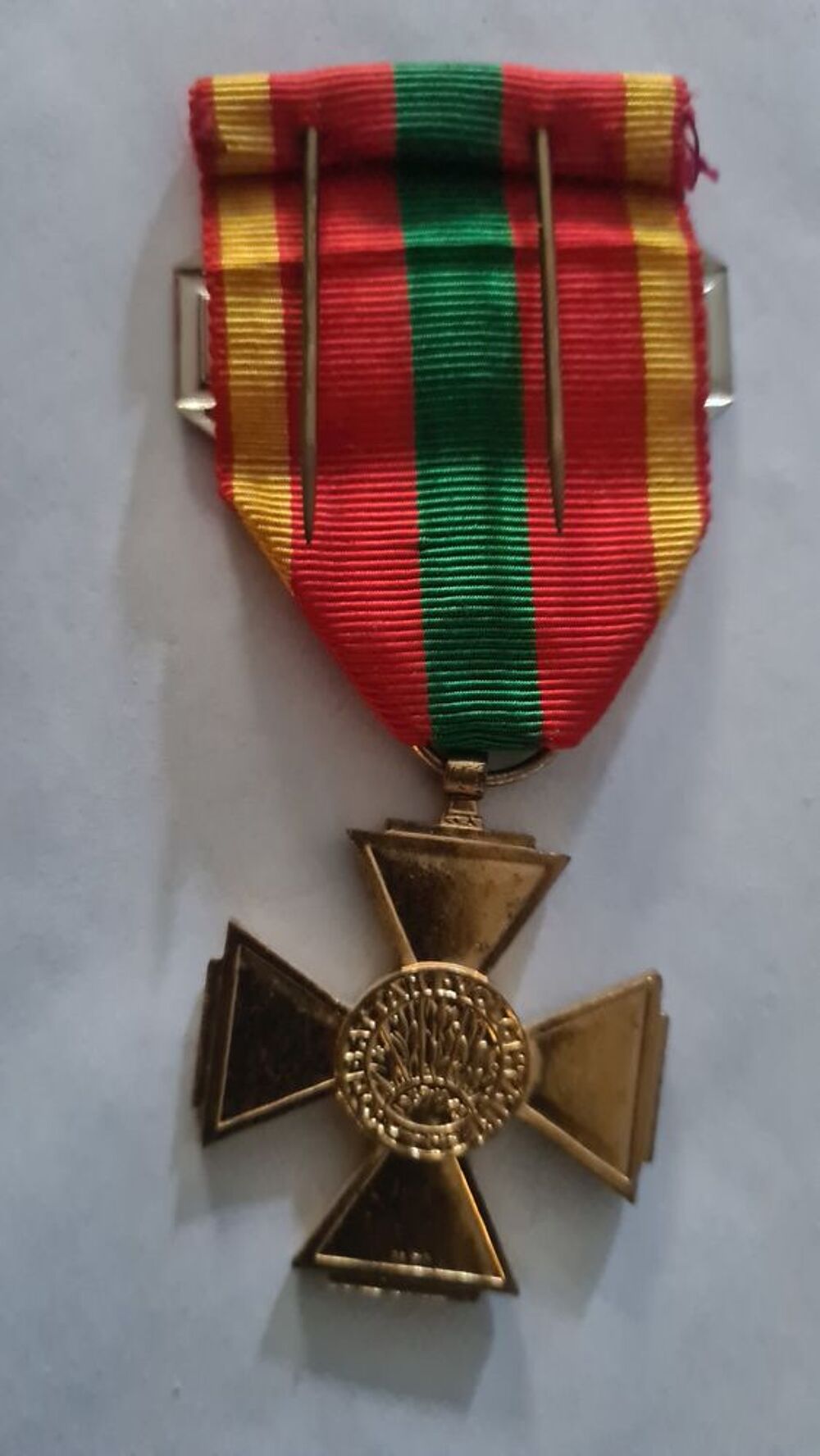 Croix du Combattant Volontaire 1939-1945, bronze dor&eacute;, 