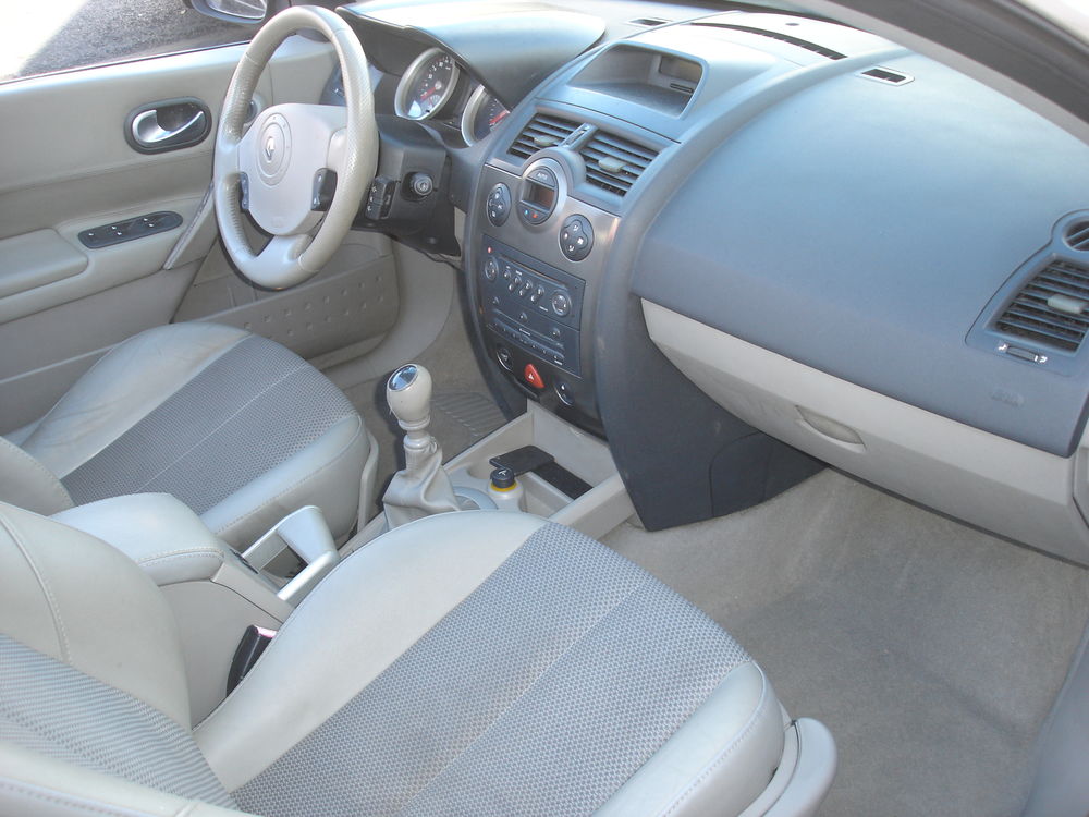 M&eacute;gane II CC M&eacute;gane CC 1.9 dCi 120 Luxe Privil&egrave;ge 2004 occasion 78800 Houilles