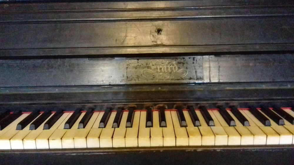 piano ERARD 
&agrave; accorder 
2 notes &agrave; r&eacute;parer Bricolage