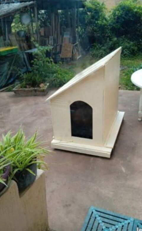 Niche pour chien. 90 30126 Saint-laurent-des-arbres