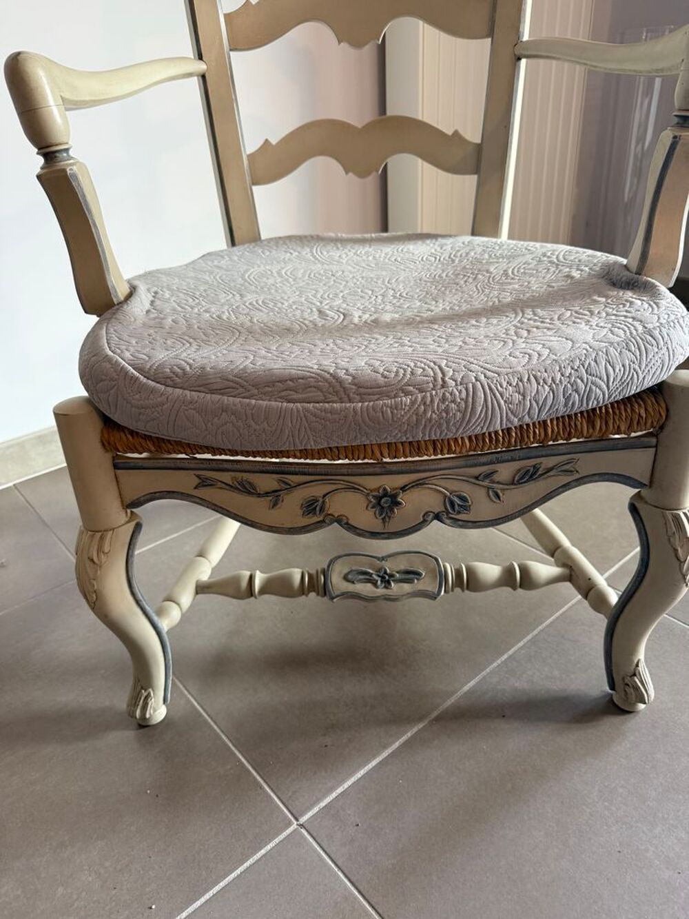 Joli fauteuil Meubles