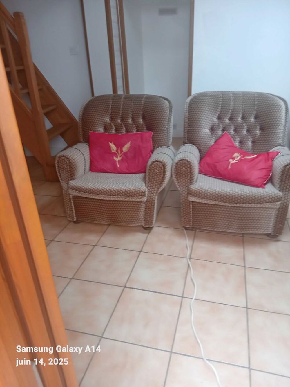 deux fauteuil en bon &eacute;tat paiement en main propre pas de frais de livraison Meubles