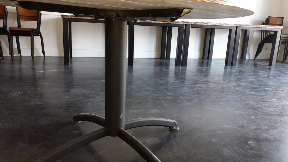 TABLE RONDE Meubles