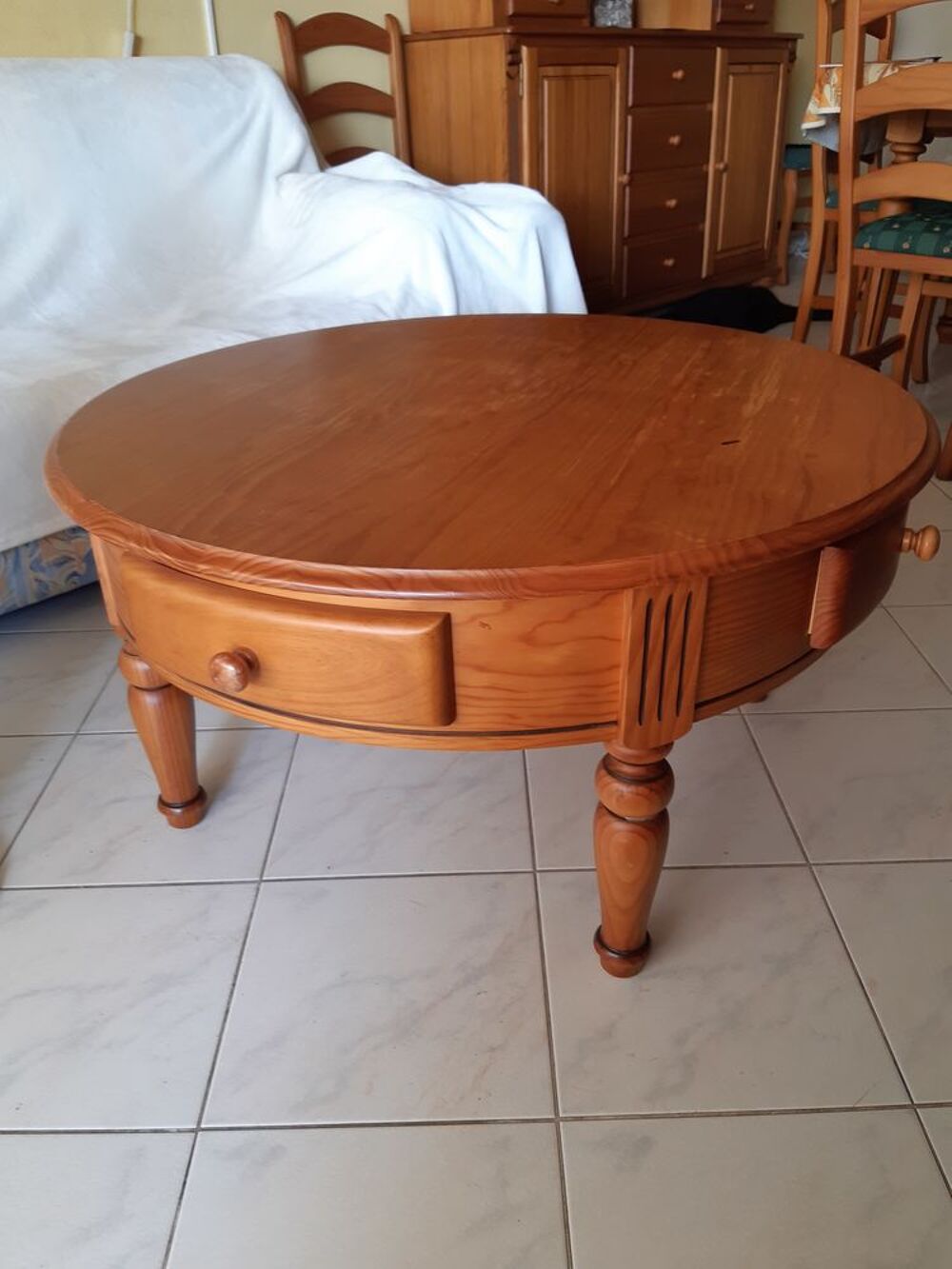 table basse ronde en pins avec tiroirs Meubles