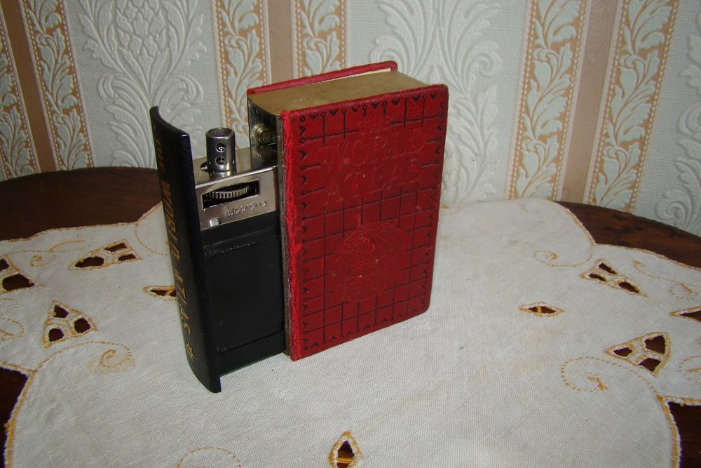 Briquet livre Corona vintage ann&eacute;es 1960 
