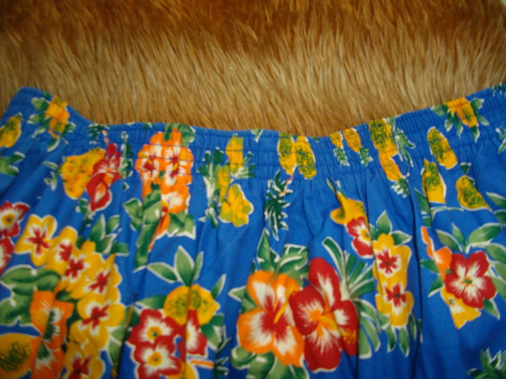Jupe bleue &agrave; fleurs - Taille : 46/48 Vêtements