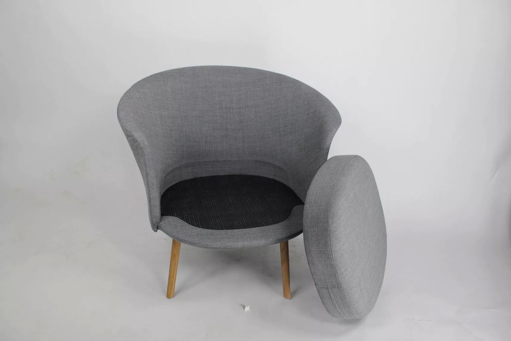 Fauteuil lounge Dorso dessin&eacute; par GamFratesi pour HAY Meubles