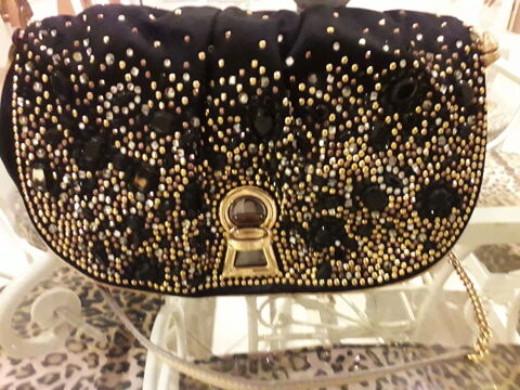 Sac dolce cabbana en satin incrust de pierres 680 Flassans-sur-Issole (83)