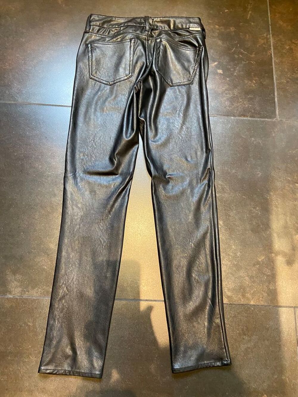 Pantalon cuir synth&eacute;tique de marque Five Vtements