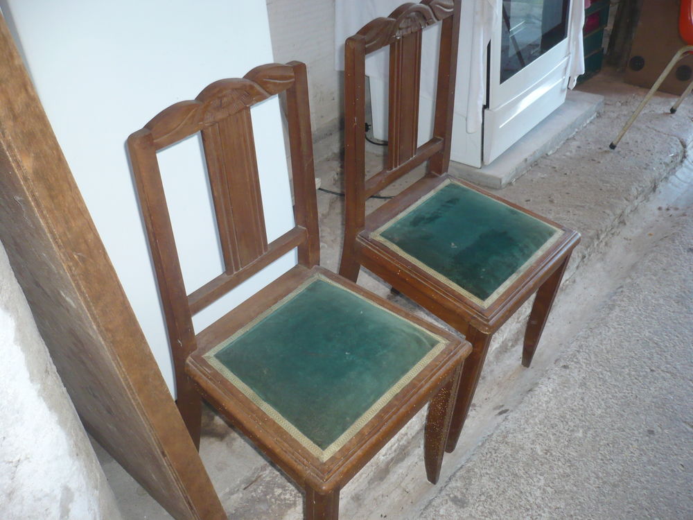 Chaise en bois. Meubles