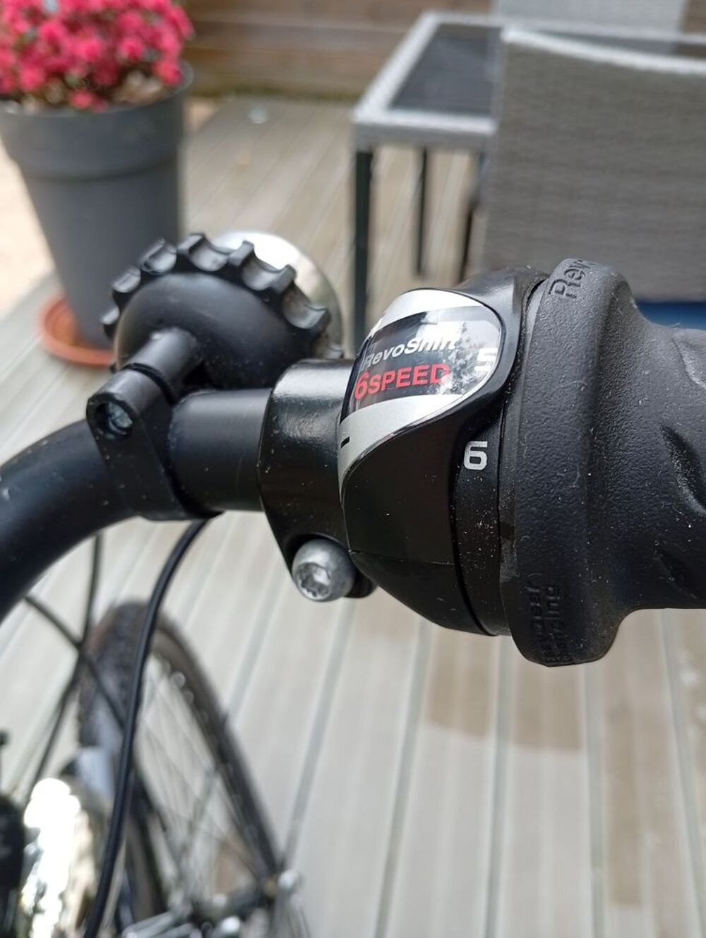 Velo &eacute;lectrique tr&egrave;s peu servi Vélos