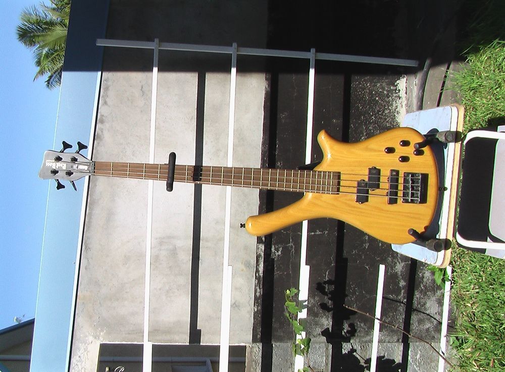 guitare basse &agrave; r&eacute;parer Instruments de musique