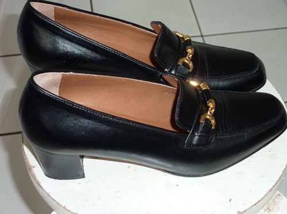 CHAUSSURES NEUVES EN CUIR NOIR FEDERICA Chaussures