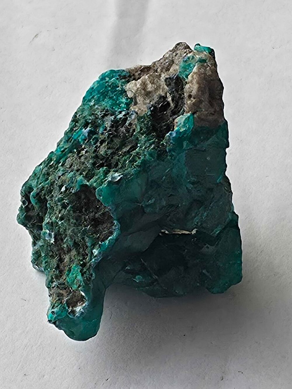 Superbe Dioptase Cristallis&eacute;e-Vert Emeraude Brut 