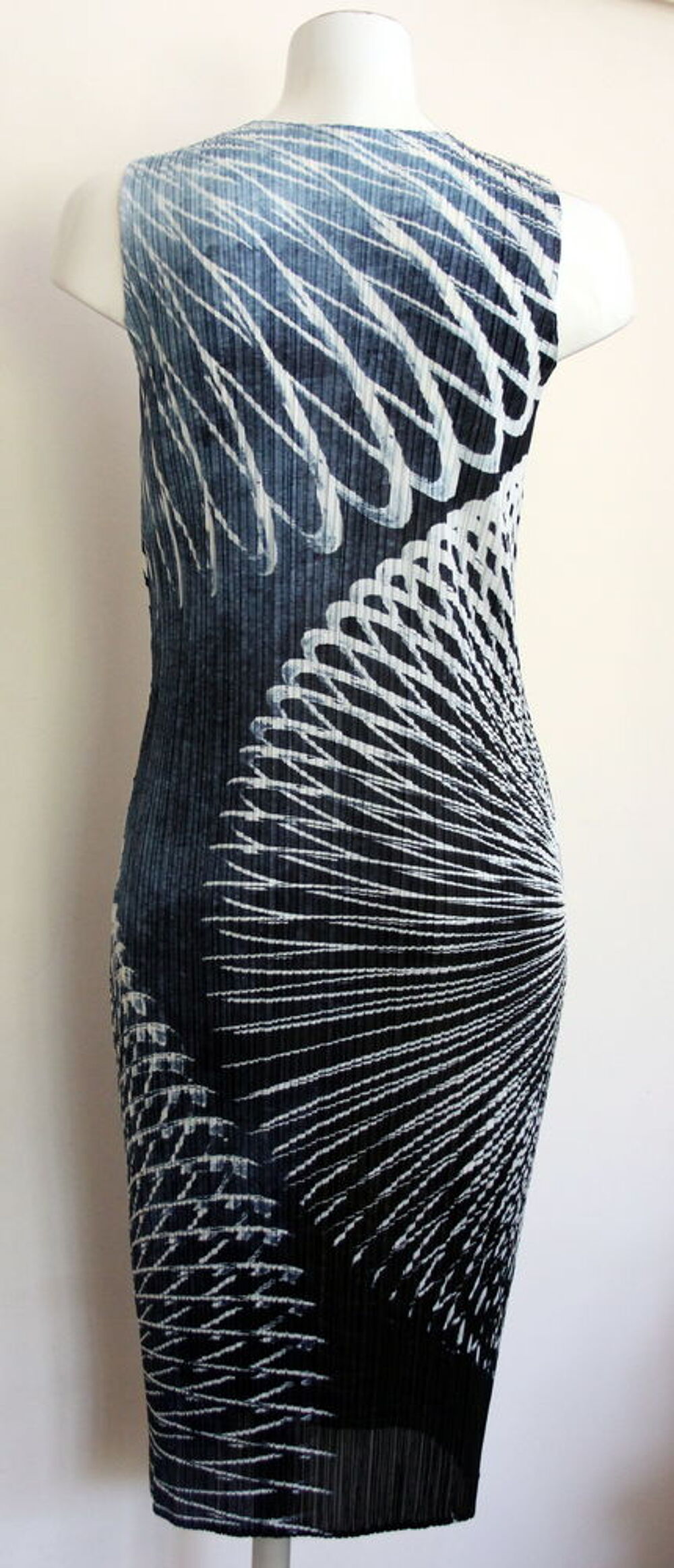 Robe bleu sans manches PLEATS PLEASE - ISSEY MIYAKE T.3 Vêtements