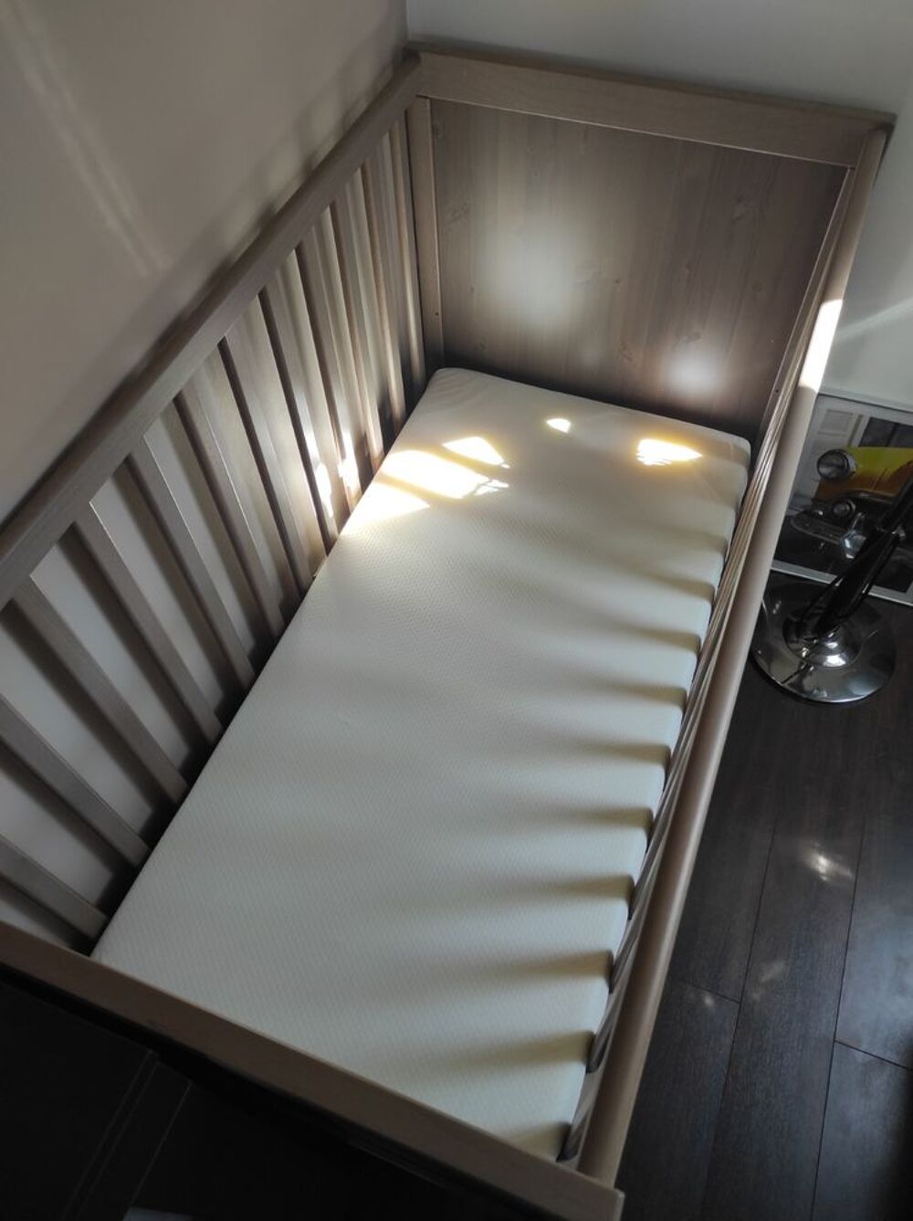 LIT ENFANT BEBE BEIGE / TAUPE 120 CM X 60 CM AVEC MATELAS Meubles