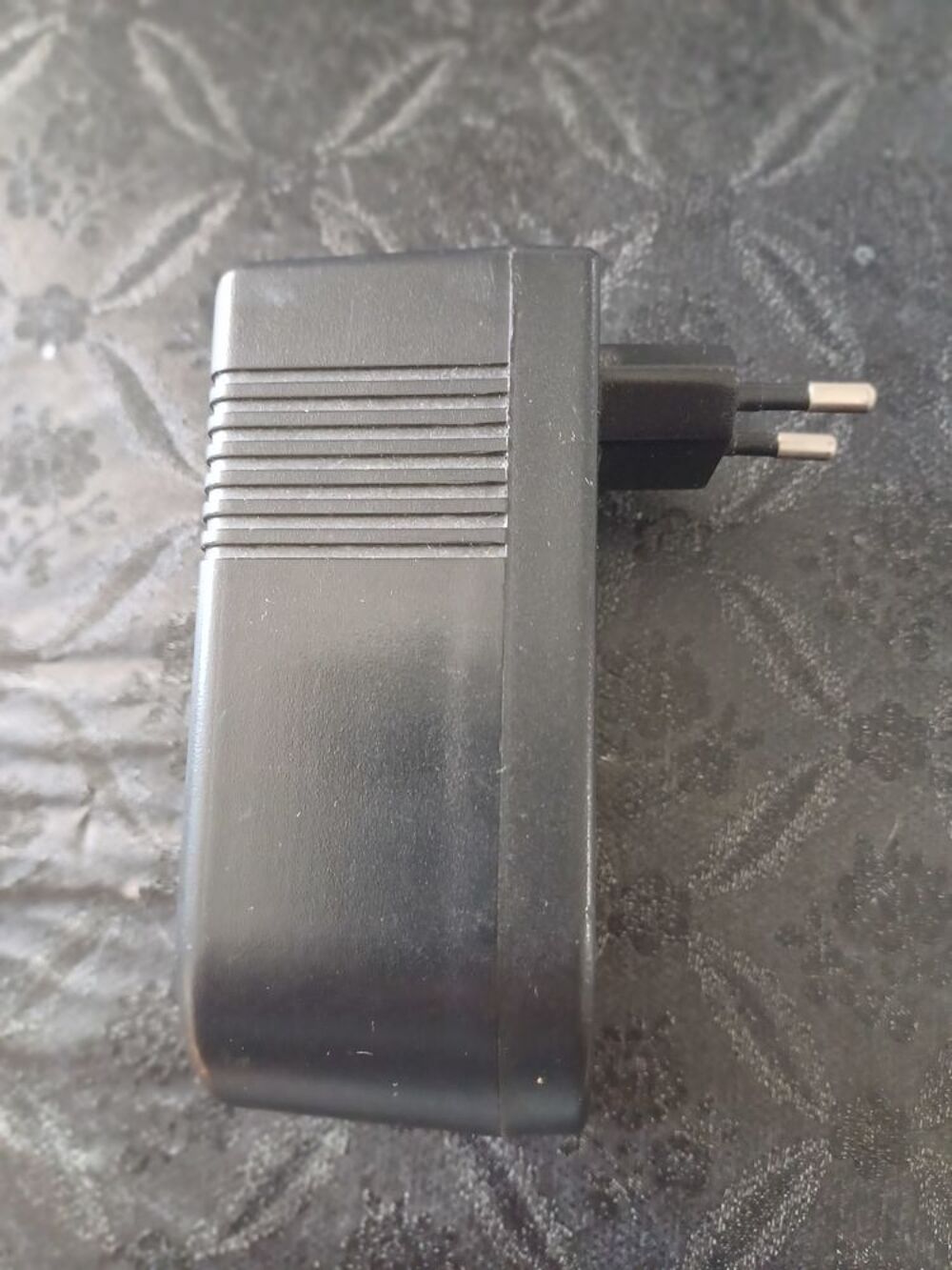 AC ADAPTATOR 220V vers 12V Allume cigare Bricolage