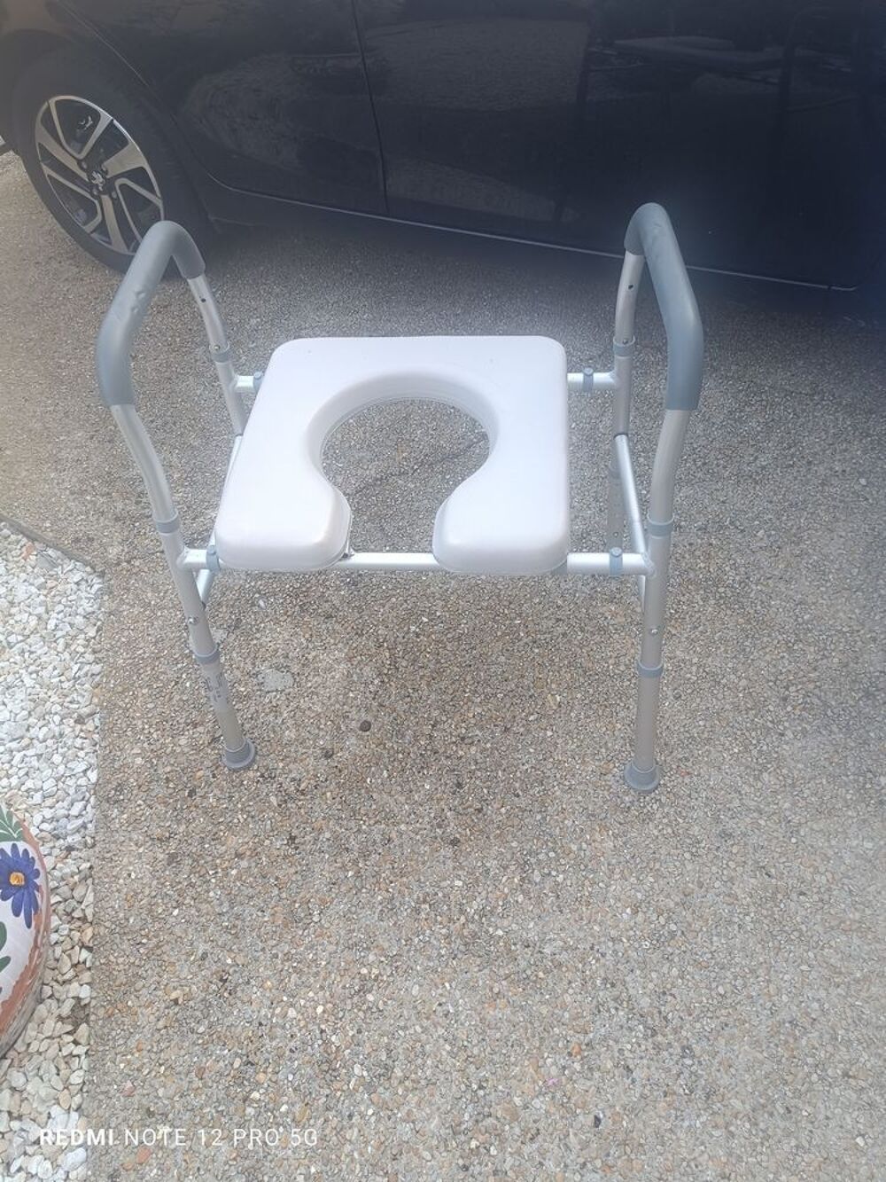 chaise perc&eacute;e pour handicap&eacute;s Meubles