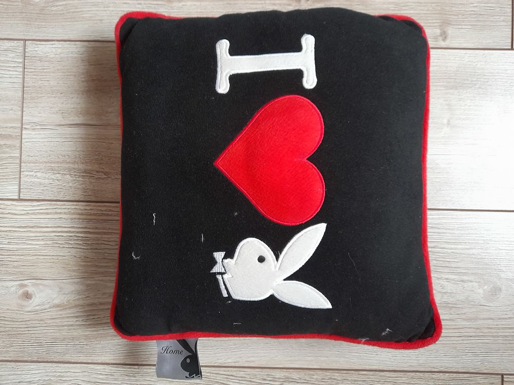 coussins licence play boy D�coration