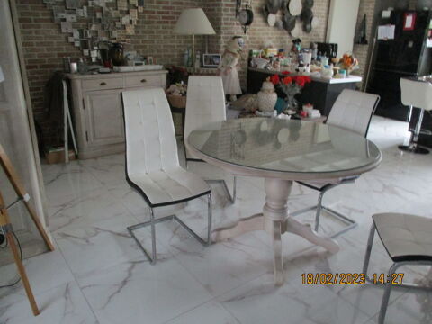 table de salle à manger +4 chaises 220 Tourcoing (59)